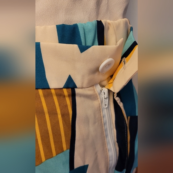 High-waist Geometric Pants - Picture 5 of 5